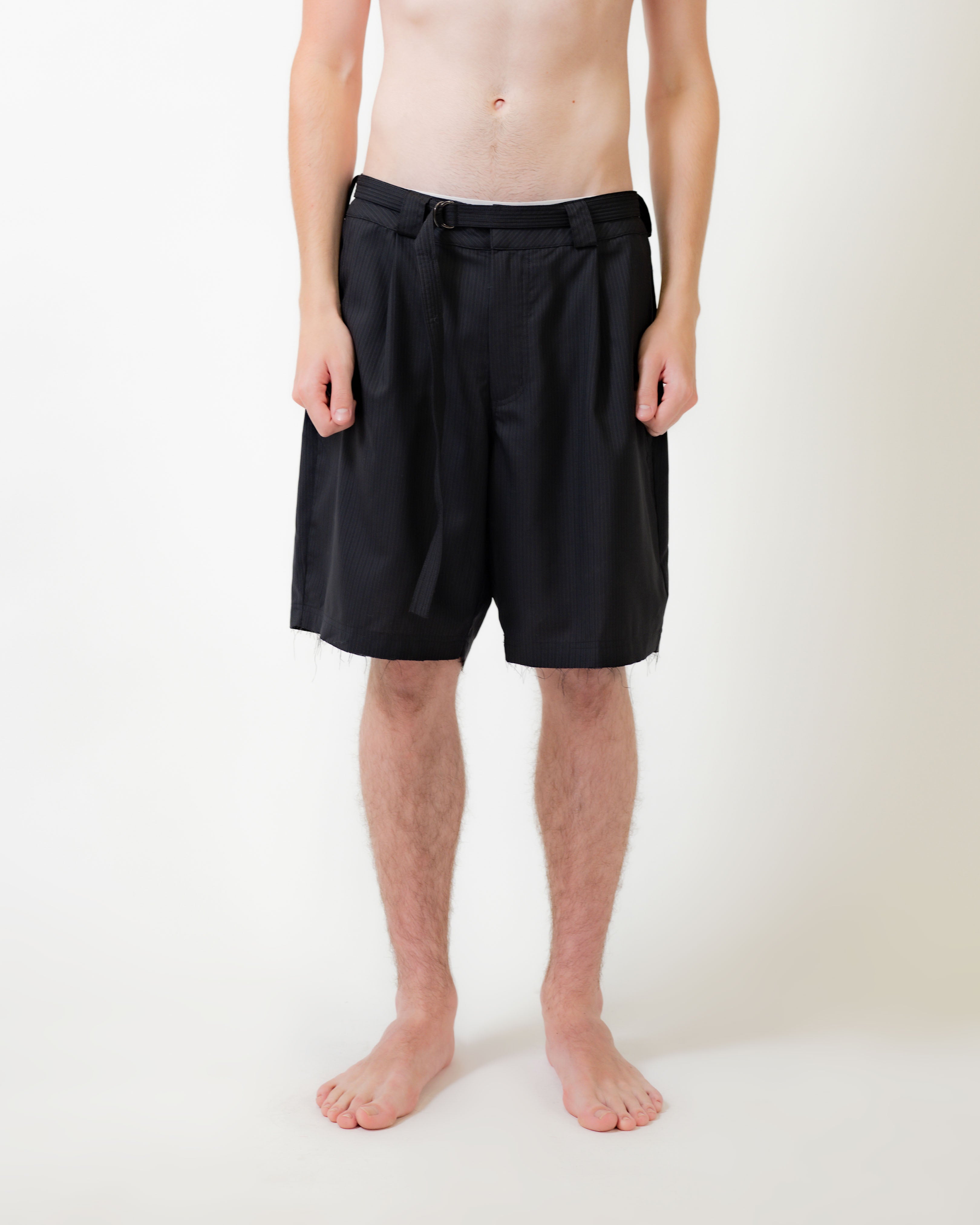 PLEATED SUIT SHORT - BLACK PINSTRIPE