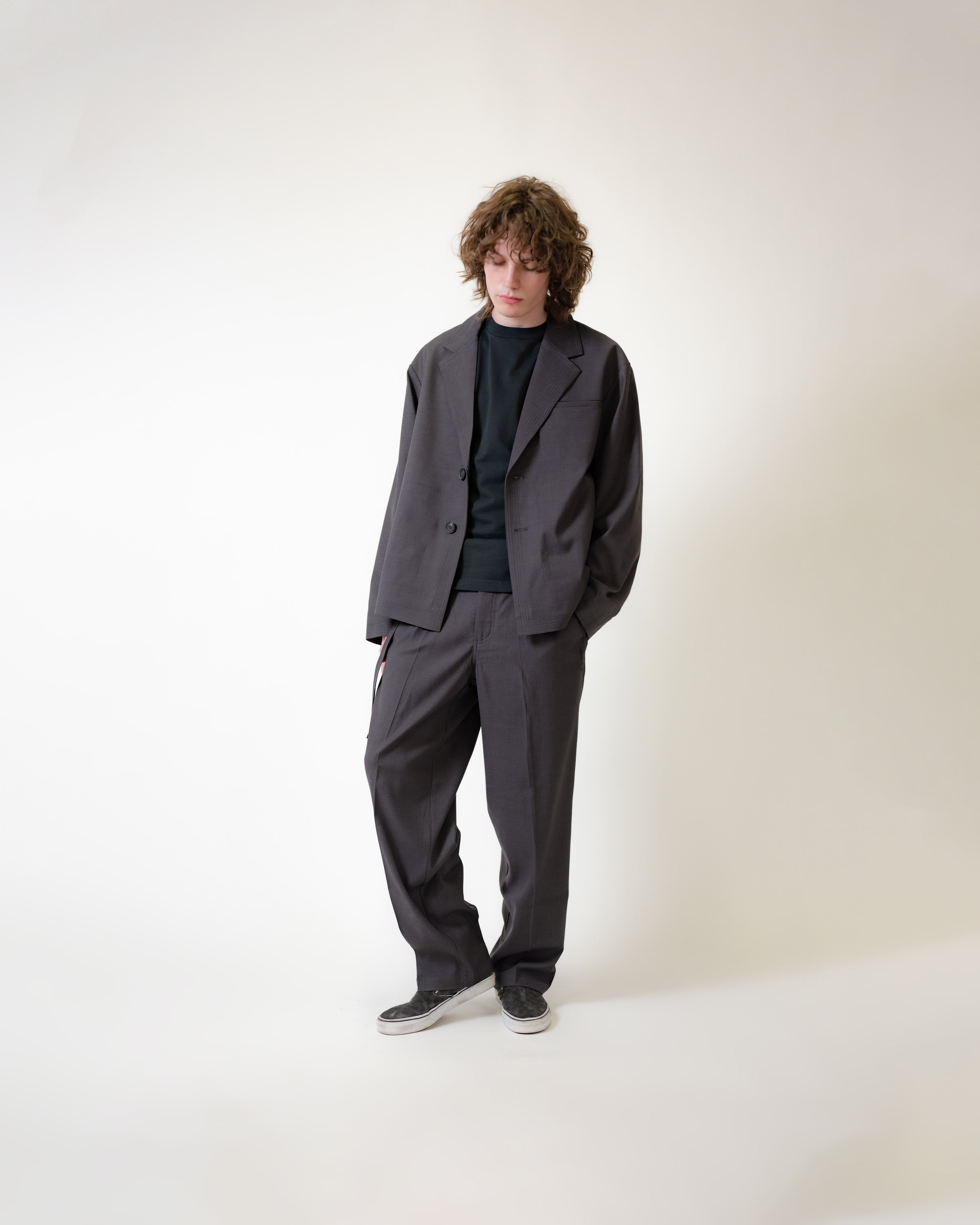 PLEATED SUIT PANT - CHARCOAL